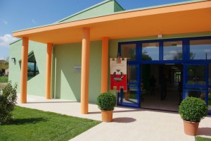L'ingresso della scuola dell'infanzia di Lunata